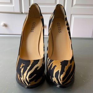 Guess Pumps